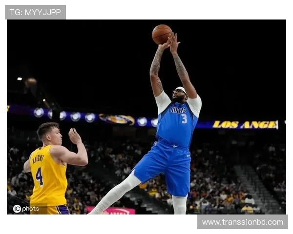 独行侠新赛季备战激情满满 浓眉专注冥想弗拉格热血呐喊