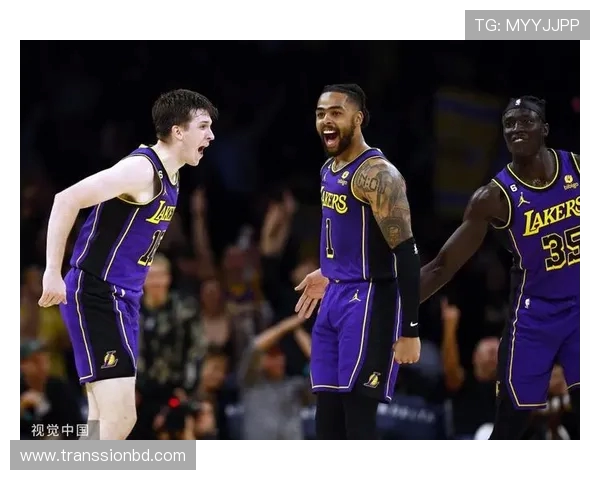 拉塞尔首节替补高效砍下10分送出2助攻展现火热手感助湖人稳住局势